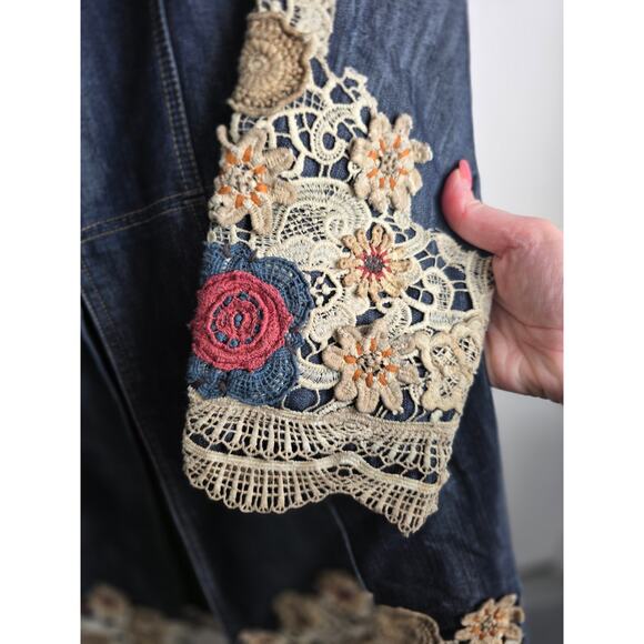 Chico's Denim Jacket Embroidered Floral Size Small 4/6 - Picture 2 of 9